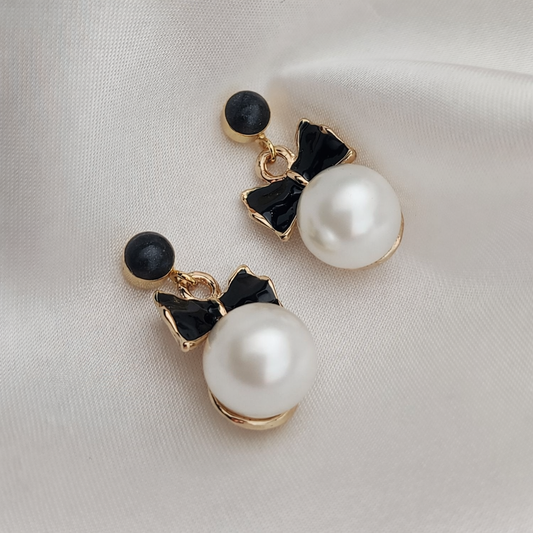 Pearl Bow Earrings - Nocturna Pearla Collection-
Light held in stillness