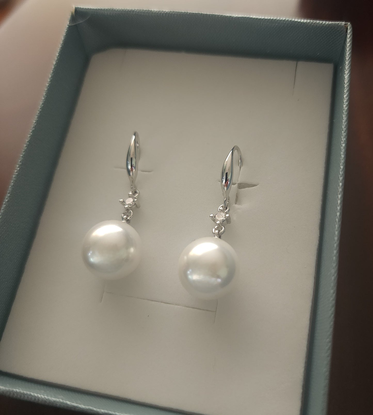 Nocturna Pearla — White Pearl Drop Earrings