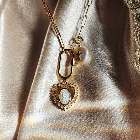 Gold-plated necklace with Our Lady of Guadalupe heart pendant (mother-of-pearl)