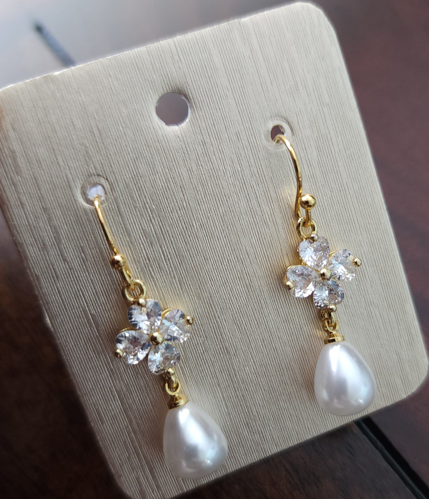 Lumina Prima Earrings

Aurora Radians Collection