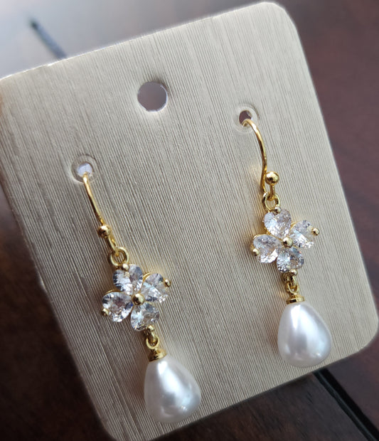 Lumina Prima Earrings

Aurora Radians Collection