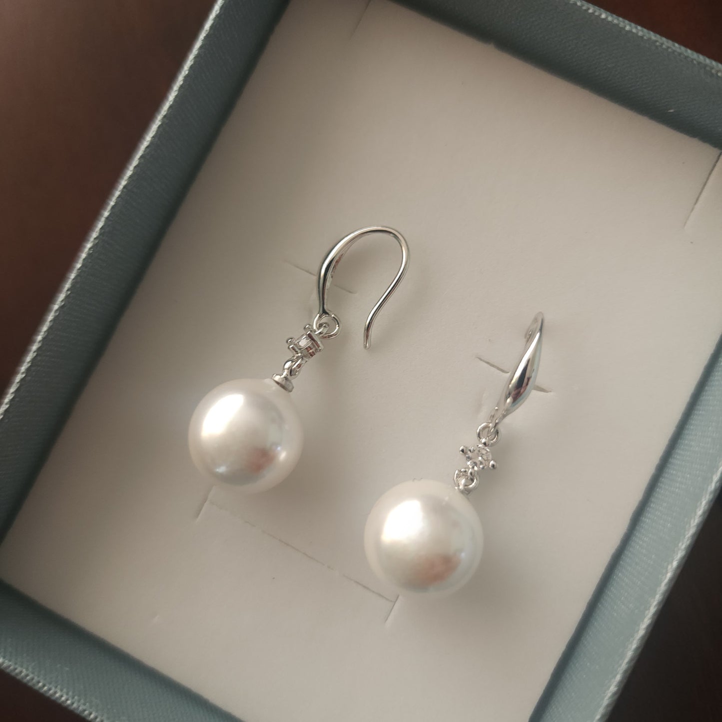 Nocturna Pearla — White Pearl Drop Earrings