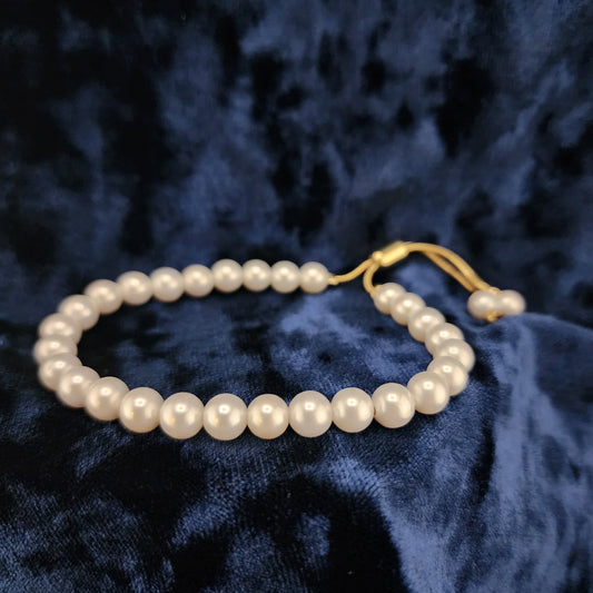 Shell Pearl Slider Bracelet – Timeless Elegance
