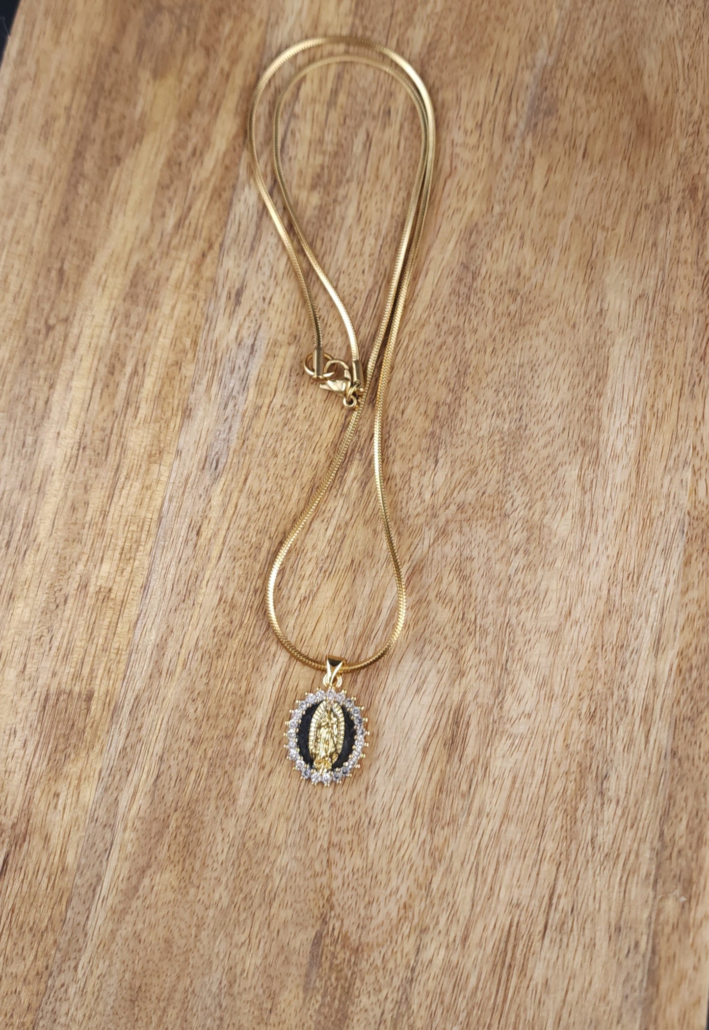 Virgen de Guadalupe Medallion Necklace

18K Gold Plated · Cubic Zirconia · Square Snake Chain
