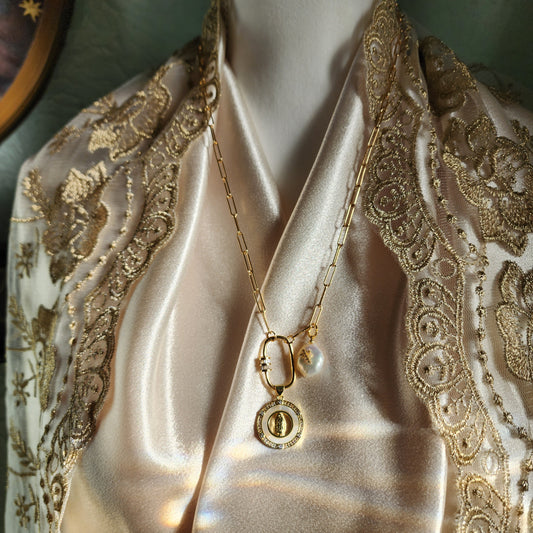 Gold-plated necklace with Our Lady of Guadalupe pendant (mother-of-pearl)