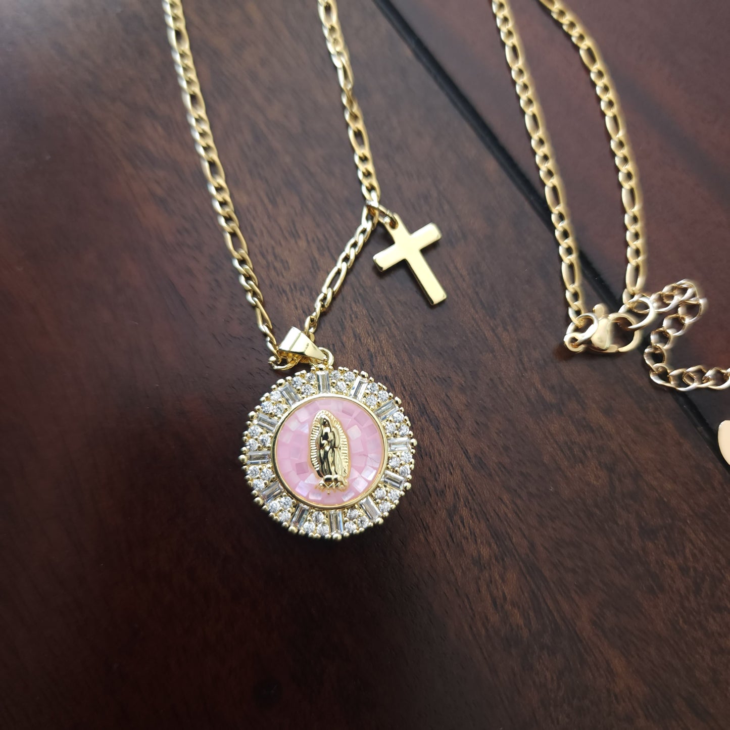 Our Lady of Guadalupe – Pink Mosaic Necklace
Nuestra Señora de Guadalupe – Collar de Mosaico Rosa