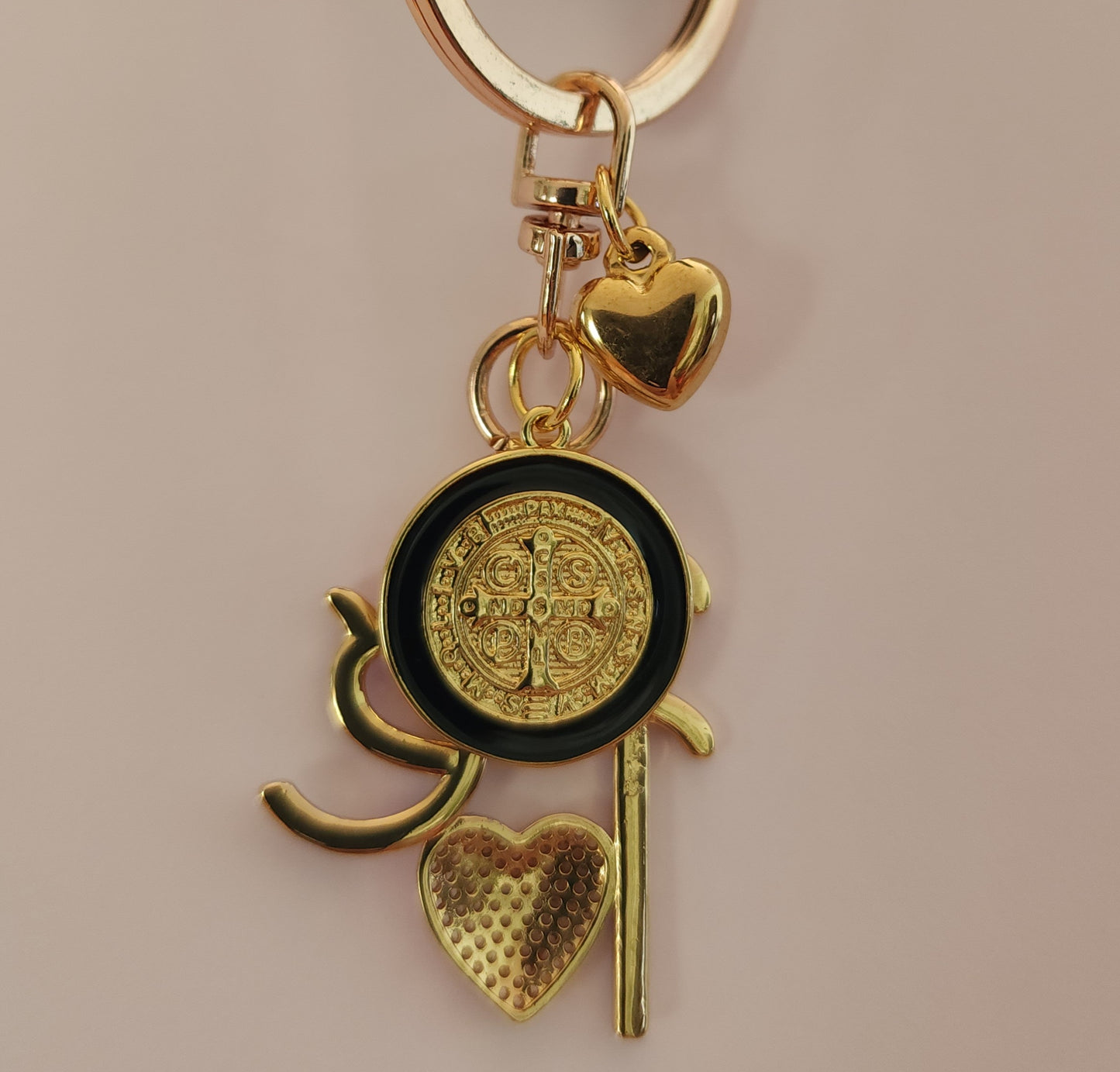 St. Benedict faith keychain with Fe charm and gold heart, 18k gold plated medal on neutral background