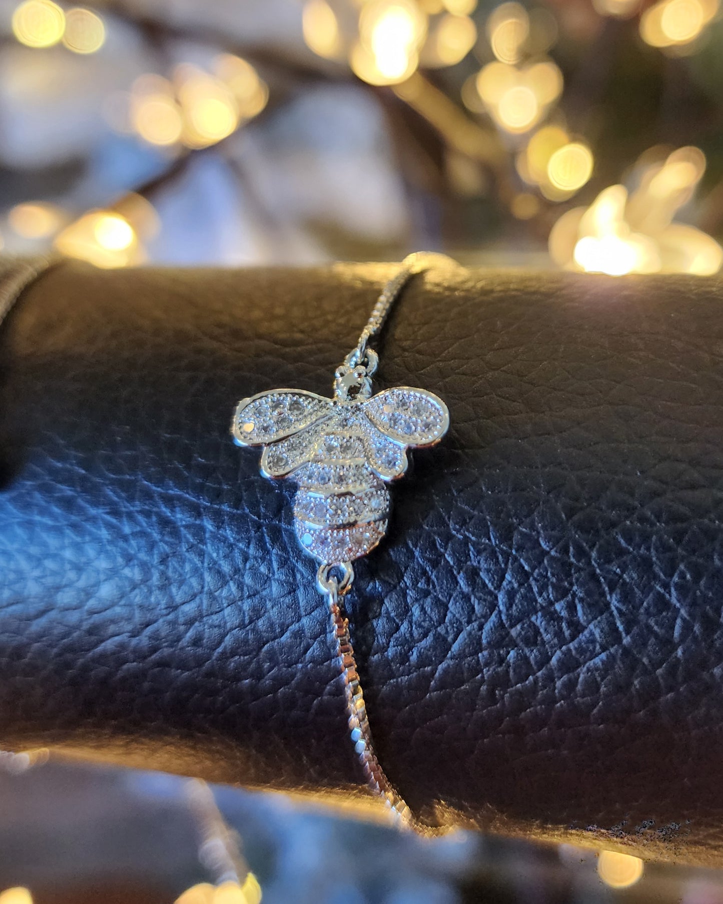 ✨ Queen Bee- Slider Bracelet. Pulsera Deslizante “Luz de Platino”